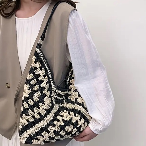 FINAL PRICE ❤️‍🔥 BEACH BAG ❤️‍🔥 NWT BLACK/CREAM HOBO BAG - Picture 3 of 10